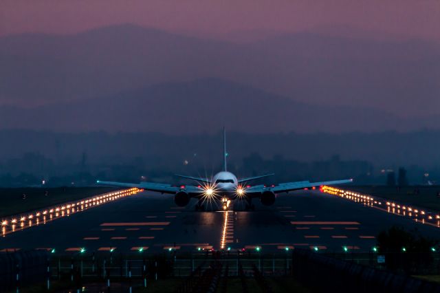 BOEING 767-300 (JA8359)