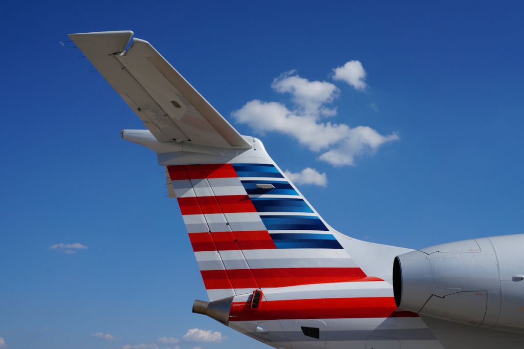Embraer ERJ-145 (N698CB)