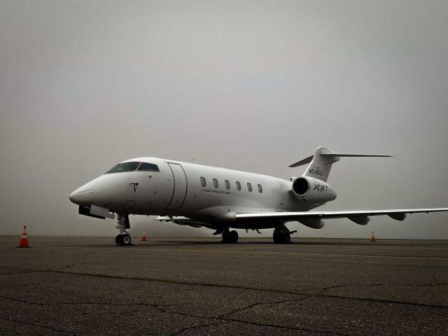 Bombardier Challenger 300 (N548XJ)