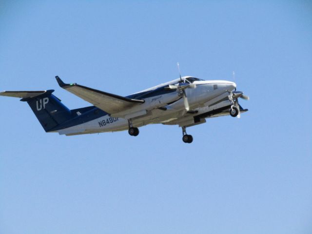 Beechcraft Super King Air 350 (N849UP) - Taking off RWY 20