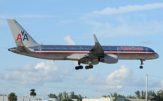 Boeing 757-200 (N699AN)