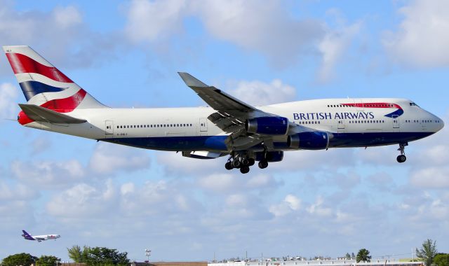 Boeing 747-400 (G-BNLY)