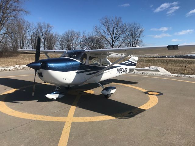 Cessna Skylane (N2544R)