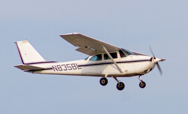 Cessna Skyhawk (N8358L)