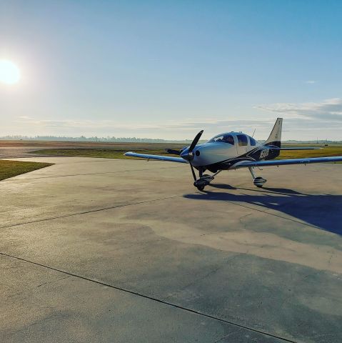 Cessna 400 (N516VK) - About to take my PPL ASEL checkride on a crisp fall morning