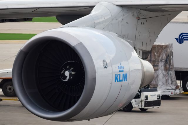 Boeing 747-400 (PH-BFR) - Close up of the cargo combi Queen of the Skies engine while getting ready to return to Amsterdam