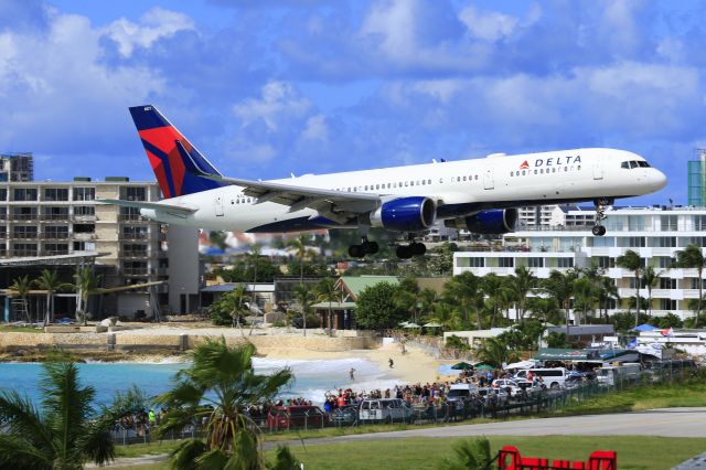 Boeing 757-200 (N821DX) - Delta Airlines N821DX landing at St Maarten.