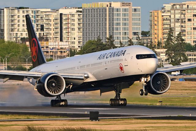 BOEING 777-300ER (C-FIVW)