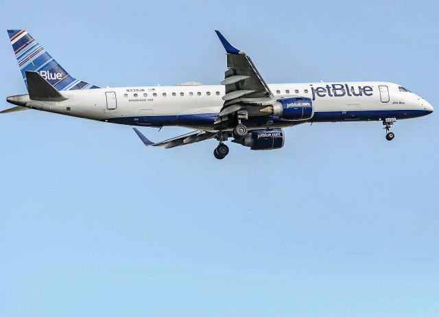 Embraer ERJ-190 (N339JB) - JetBlue 1237 landing 22R at DTW. 5/5/19