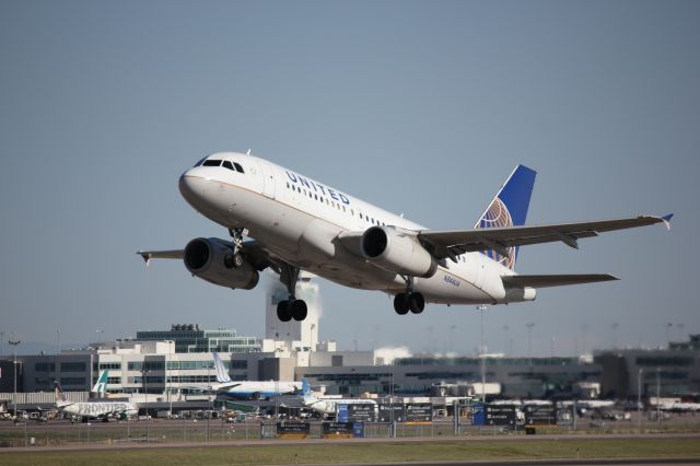 Airbus A319 (N844UA)