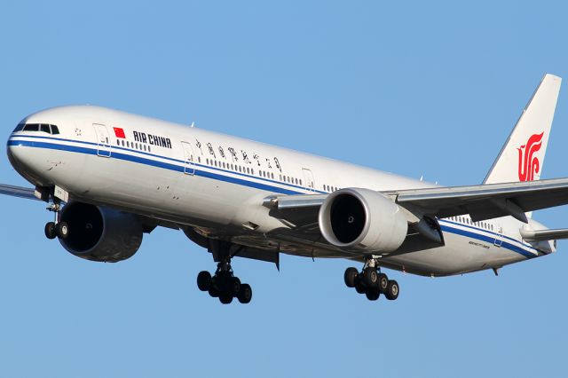 BOEING 777-300ER (B-2038) - Air China 173 on approach to runway 16R.