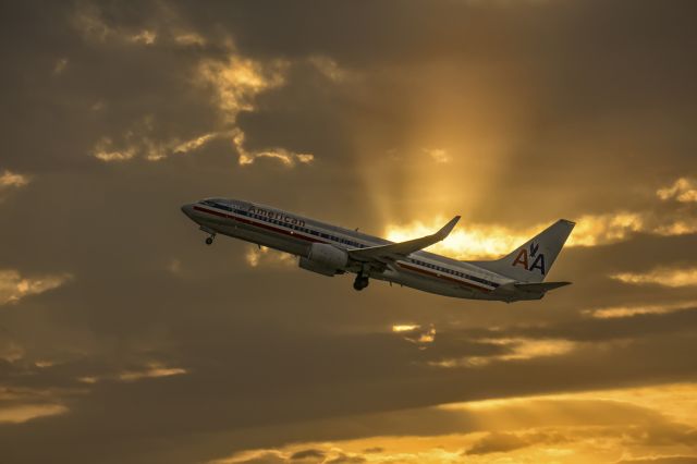 Boeing 737-800 (N941AN)