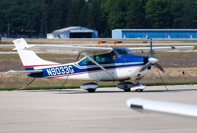 Cessna Skylane (N9033G)