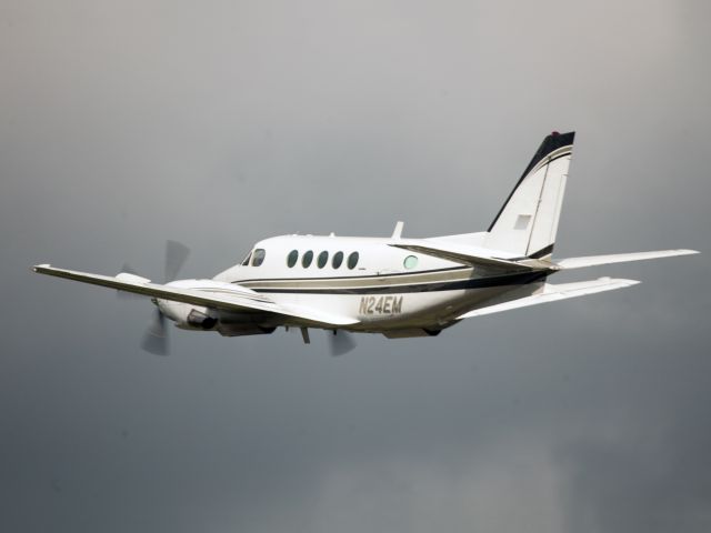 Beechcraft King Air 100 (N24EM) - Take off runway 26. A King Air 100 with -10 engines and Chelton avionics.