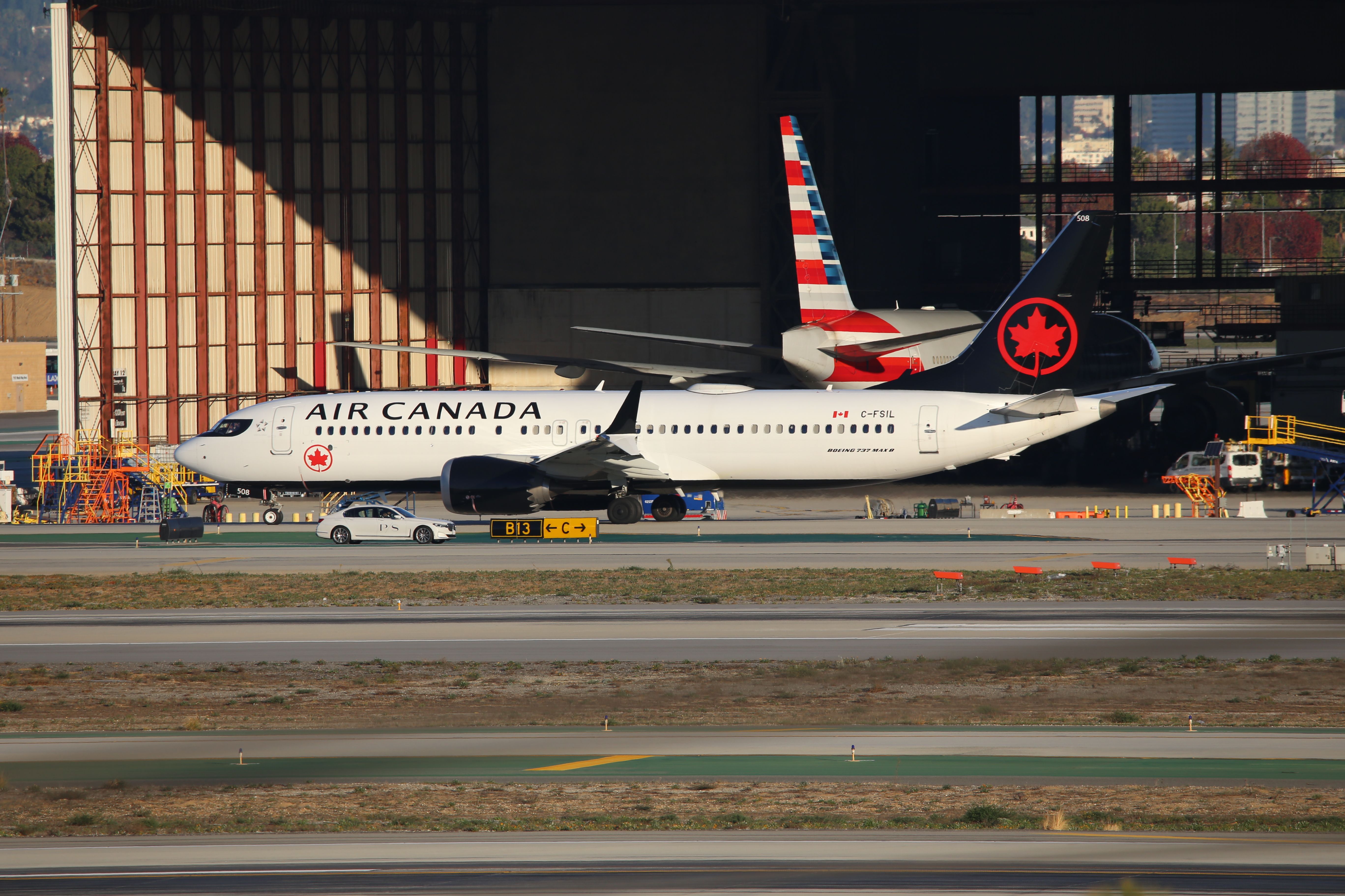 Boeing 737 MAX 8 (C-FSIL)