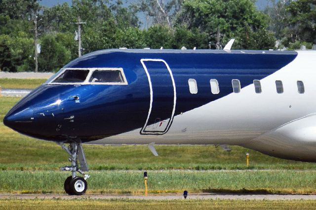 Bombardier Global Express (N944MM) - Privately Owned Bombardier Global Express arriving to clear U.S. Customs at the Buffalo Niagara International Airport