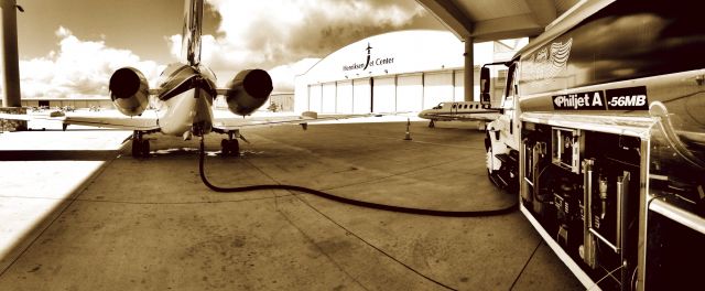 Hawker 800 — - HenriksenJetCenter