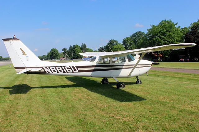 Cessna Skyhawk (N8816U)