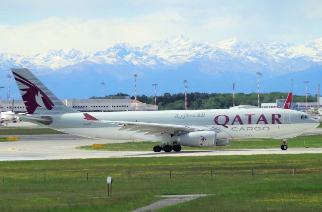 Airbus A330-200 (A7-AFF) - LIEGE - MALPENSA - DOHA.