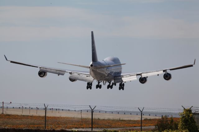 Boeing 747-400 (B-18206) - BEFORE LANDING