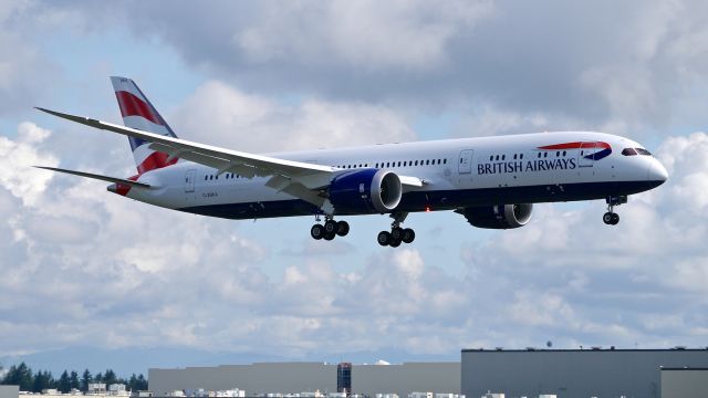 Boeing 787-9 Dreamliner (G-ZBKA) - BOE362 on final to Rwy 16R to complete its B1 flight on 9/7/15. (ln 346 / cn 38616). This is the first B789 for BAW. 