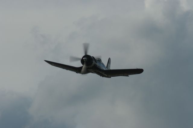 — — - F4-U Corsair Taking Off From Runway 18 EAA Oshkosh 2009