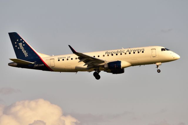 Embraer 175 (N401YX) - 23-R