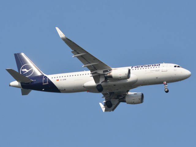 Airbus A320 (D-AIWI) - Kongelundsfortet RWY04L