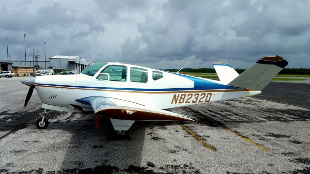 Beechcraft 35 Bonanza (N8232D)