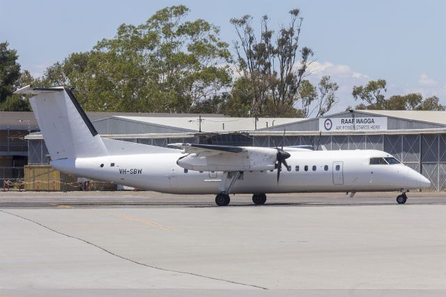 de Havilland Dash 8-300 (VH-SBW) - QantasLink (VH-SBW) Bombardier DHC-8-315Q Dash 8 taxiing at Wagga Wagga Airport