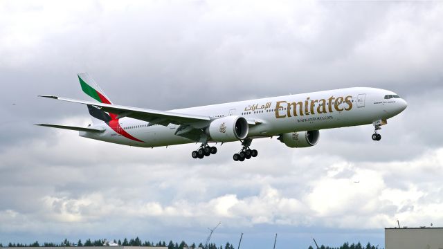 BOEING 777-300 (A6-ENW) - BOE931 on final to Rwy 16R to complete a flight test on 10/29/14. (ln 1249 / cn 41369). The aircraft is using temporary registration #N55061.