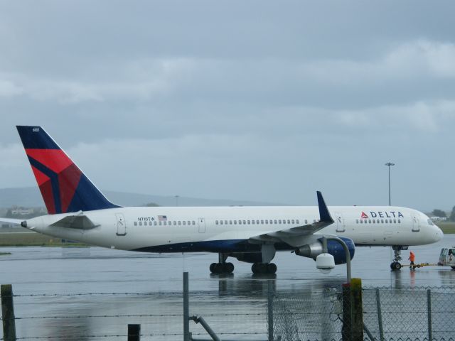 Boeing 757-200 (N710TW)