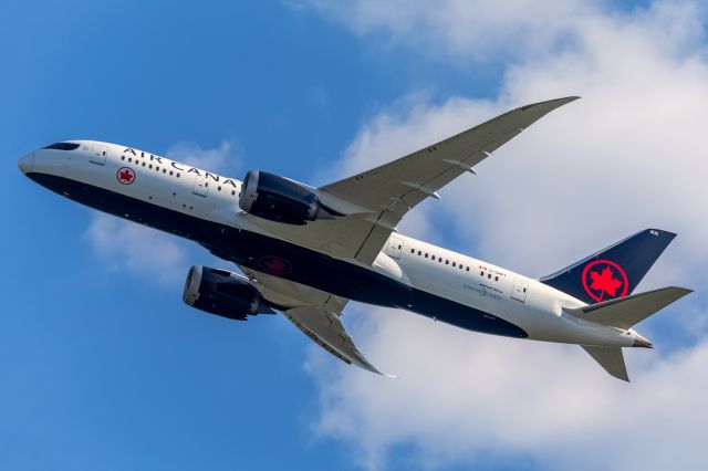 Boeing 787-8 (C-GHPY)