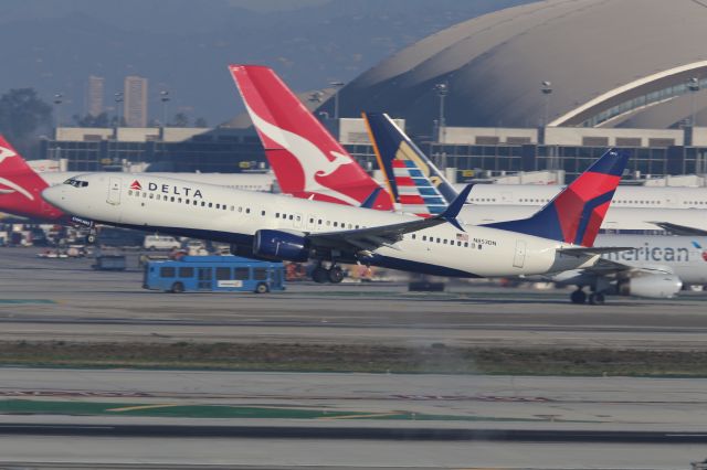Boeing 737-900 (N853DN)