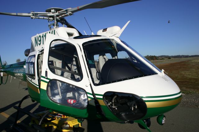 Bell 222 (N911WL)