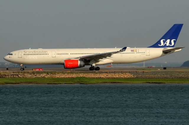 Airbus A330-300 (LN-RKO) - Scandinavian 927 to Copenhagen taxiing out on November