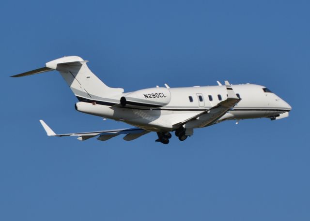 Bombardier Challenger 300 (N290CL) - DSWA LLC at KCLT - 5/24/16