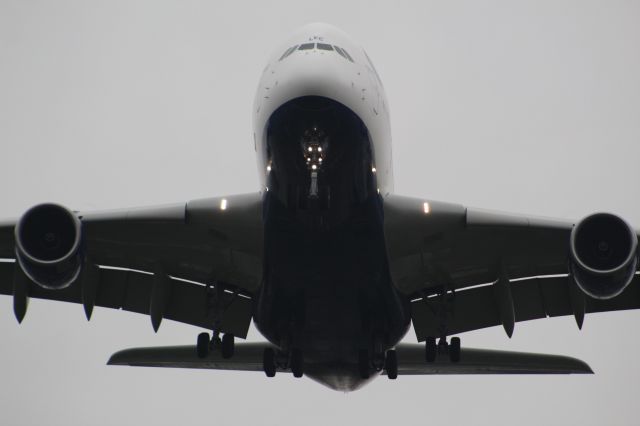 Airbus A380-800 (G-XLEC) - A British Airways A380-800 on final approach into LHR, Landing on ruwnay 09L.br /br /Location: Stanwell-Moor Road.br /Date: 18.12.22 (dd/mm/yy).