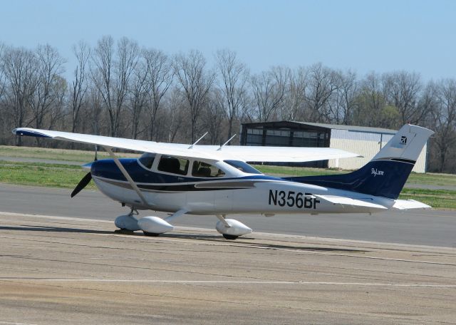 Cessna Skylane (N356BF) - Parked at the Shreveport Downtown airport.
