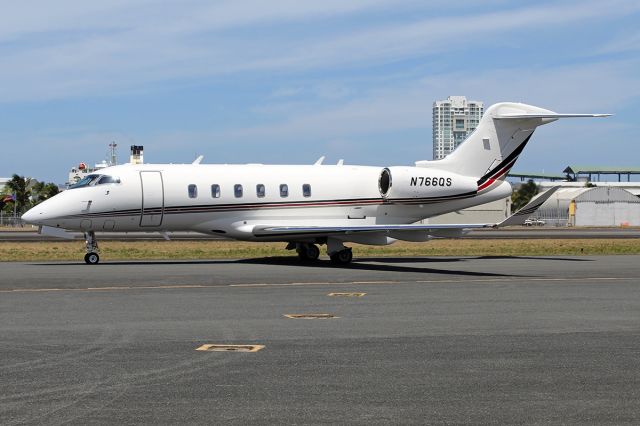 Canadair Challenger 350 (N766QS)