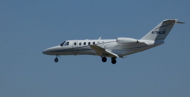 Cessna Citation CJ3 (N794JS) - On final is this 2006 Cessna Citation 525B in the Spring of 2021.