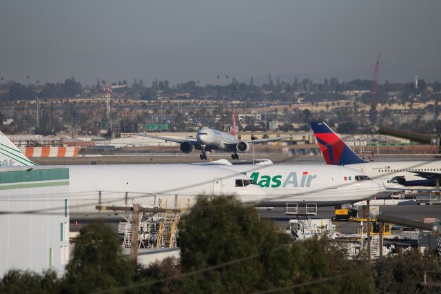 BOEING 777-300ER (TC-JJG)