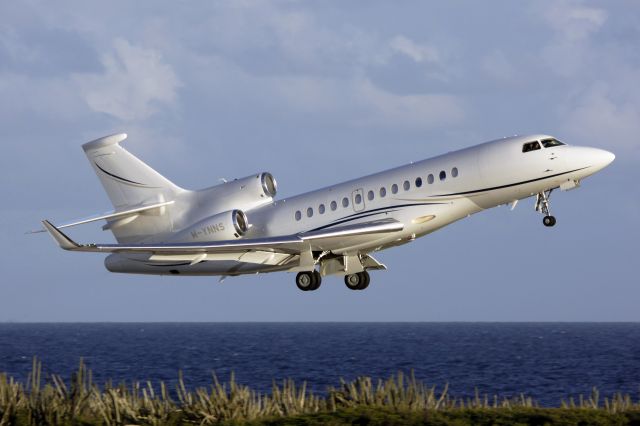 Dassault Falcon 7X (M-YNNS)