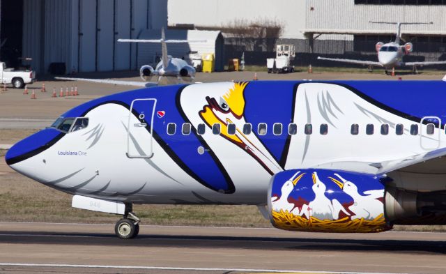 Boeing 737-700 (N946WN) - Louisiana One preparing the exit runway 31L and taxi to Southwest HQ 