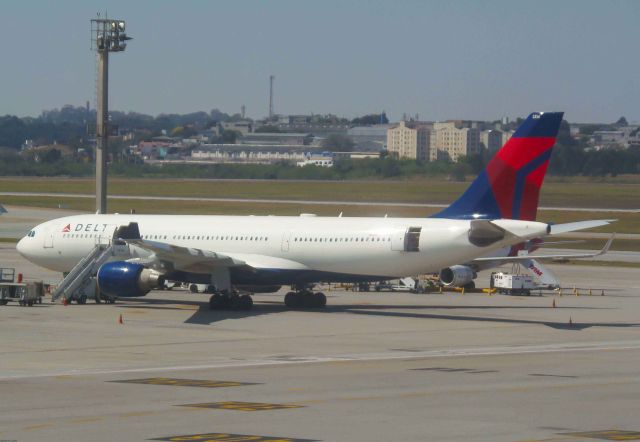 Airbus A330-200 (N811NW)