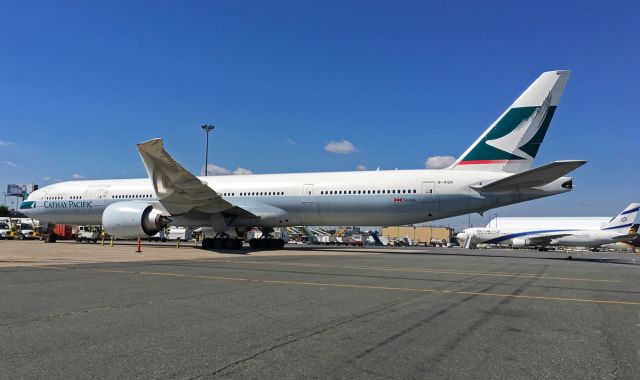 BOEING 777-300ER (B-KQK)