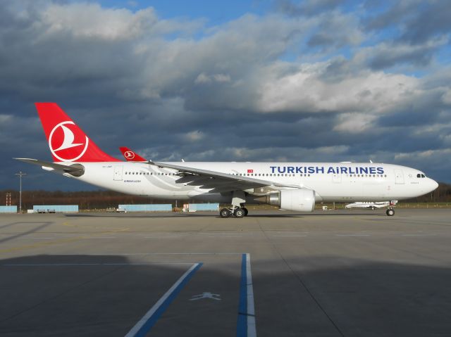 Airbus A330-200 (TC-JND)