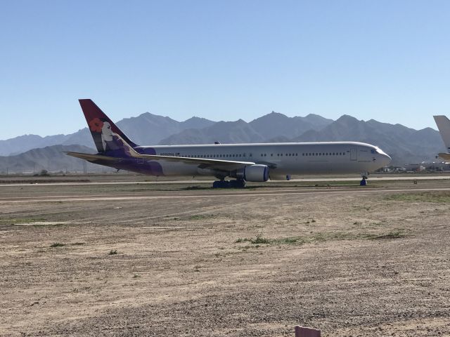 BOEING 767-300 (N592HA)