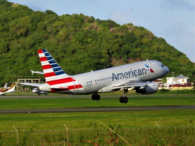 Airbus A319 (N723UW)