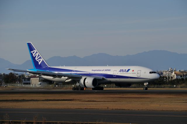 Boeing 777-200 (JA702A)